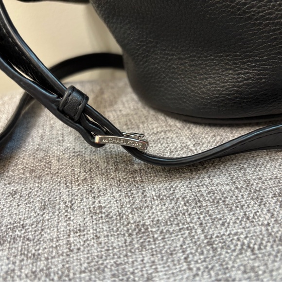 Michael Kors black leather crossbody - Picture 5 of 8